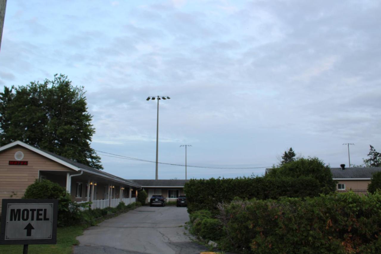 Le Marigot Hotel Vaudreuil-Dorion Kültér fotó